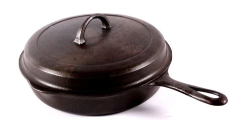 8 With Lid. . Griswold no 8 skillet with lid
